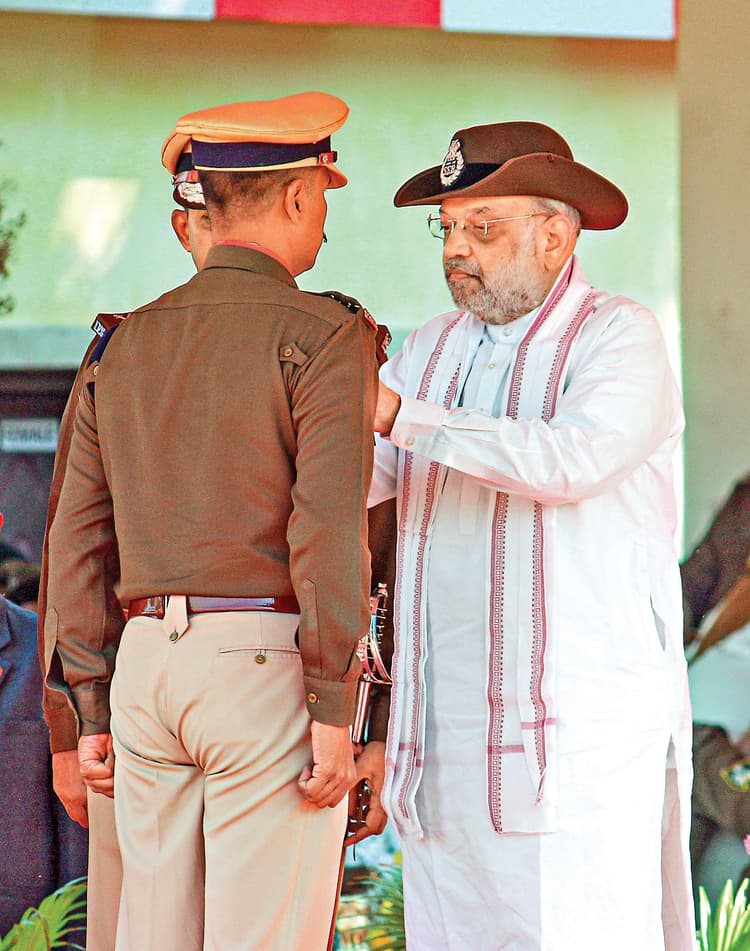 सीमा की सुरक्षा व नक्सलवाद से लड़ाई में एसएसबी की महत्वपूर्ण भूमिका : शाह