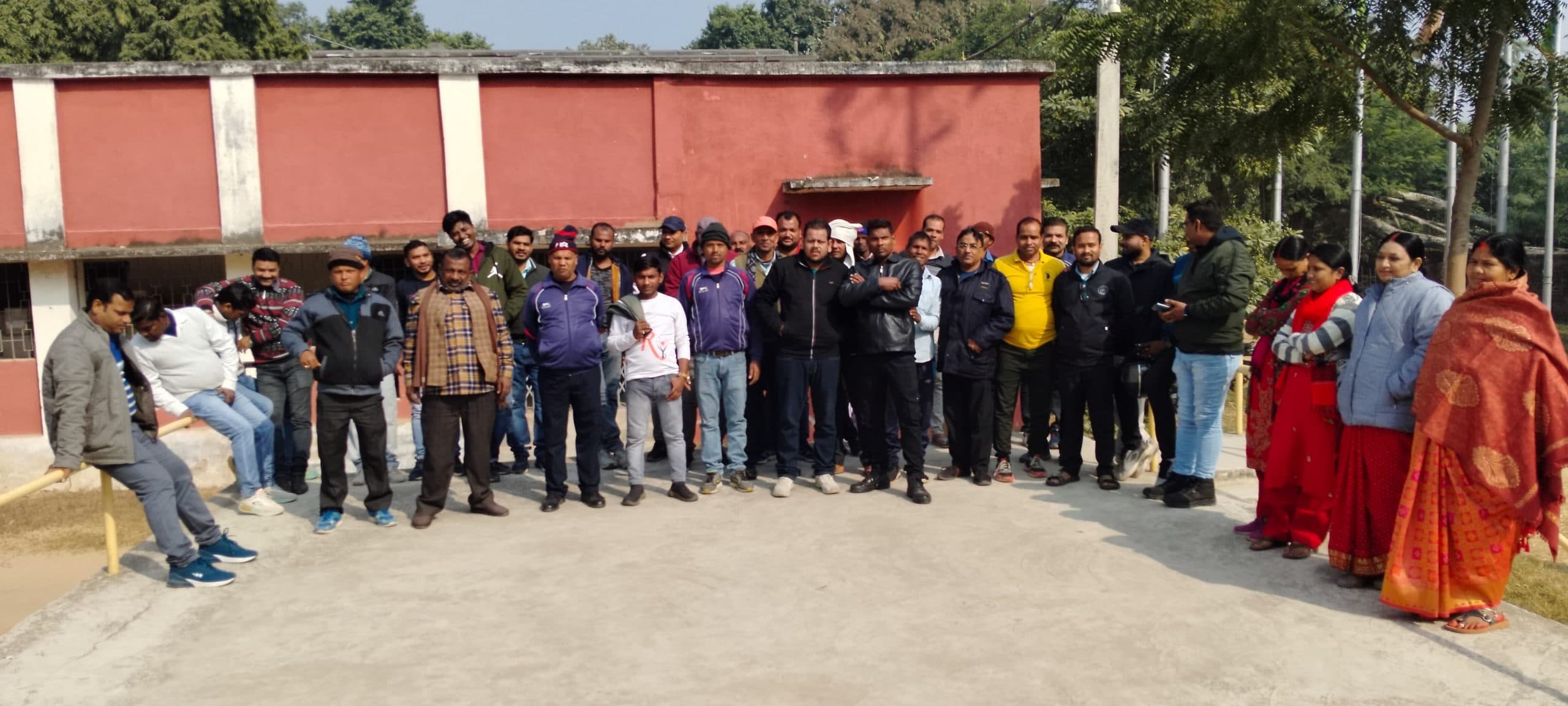 छठे दिन भी जारी रही आउटसोर्सिंग कर्मियों की हड़ताल