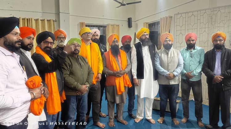गुरुद्वारा के प्रधान अमरजीत सिंह व सचिव दारा सिंह घोषित किये गये निर्वाचित