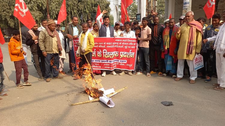 मलयपुर थाना प्रभारी का किया पुतला दहन