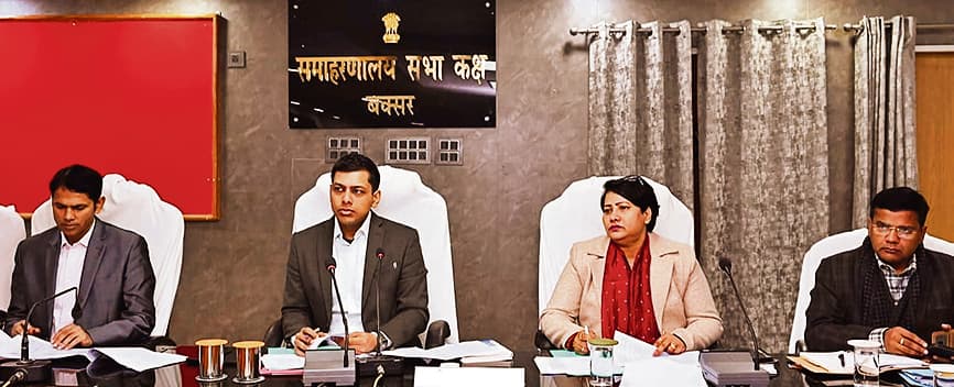 Buxar News: चौसा के सीओ के साथ पांच राजस्व कर्मचारियों का एक दिन का कटा वेतन