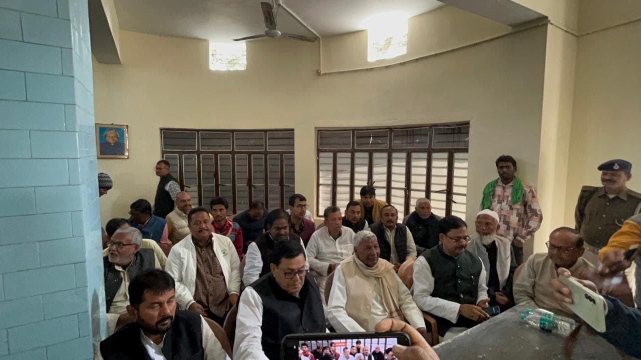 बूढ़ी गंडक नदी पर बन रहे बॉंध का विरोध तेज