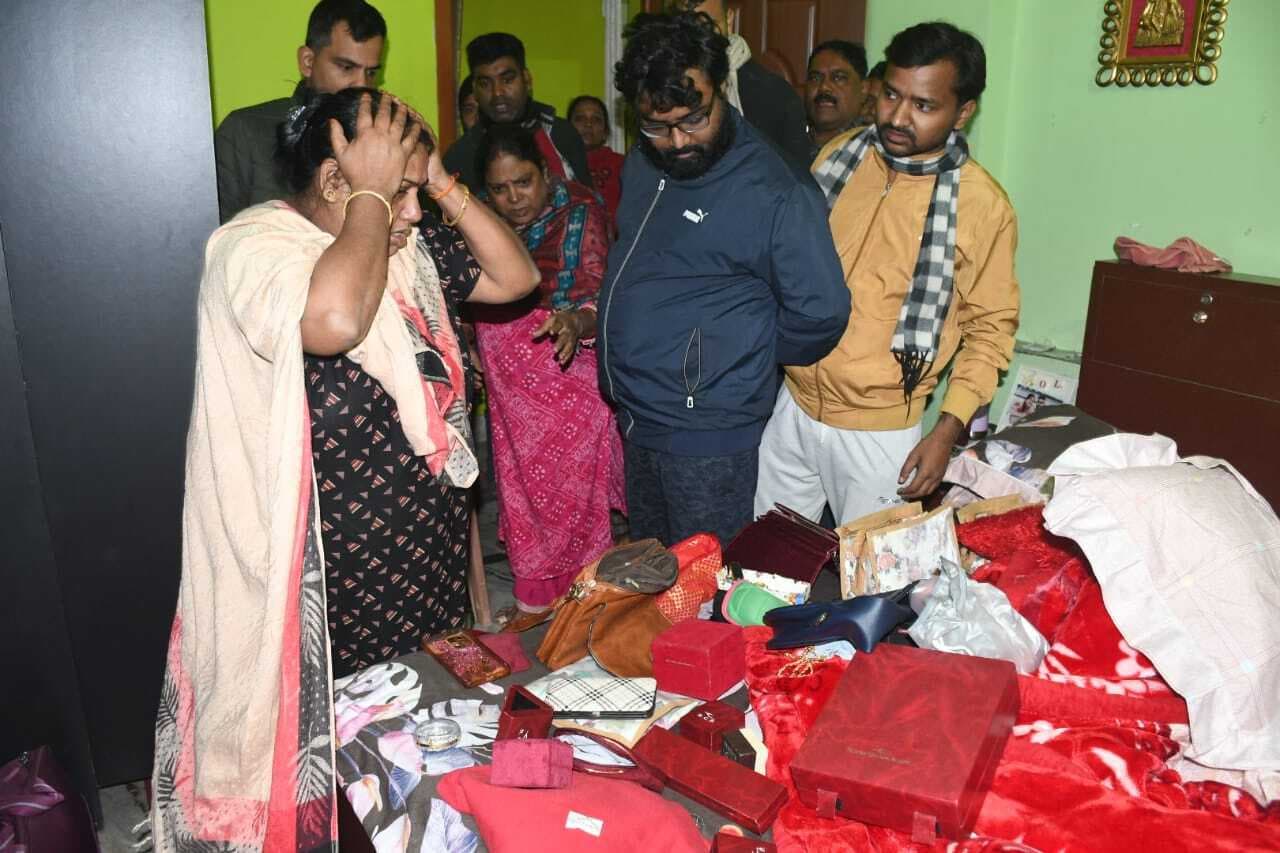 Purnia news : वेंटिलेटर से घर में घुसा चोर, कमरे को अंदर से बंद कर 10 लाख से अधिक मूल्य के जेवरात व नकदी चुराये