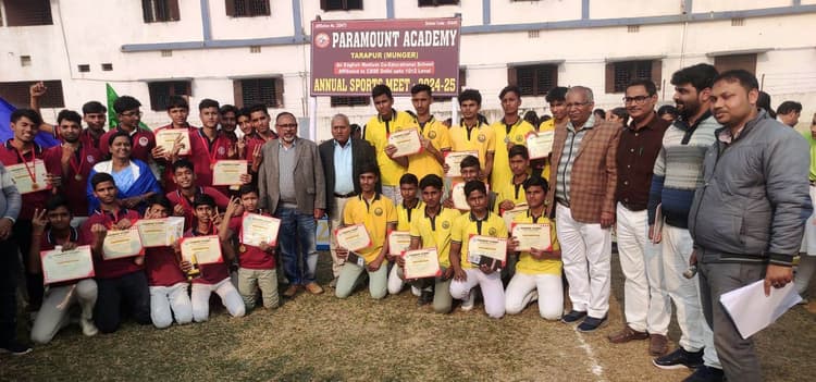 खेल-कूद प्रतियोगिता के विजेताओं को मेडल व प्रशस्ति पत्र देकर किया गया सम्मानित