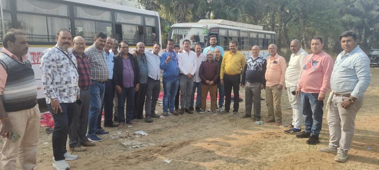 खुदरा विक्रेता महासंघ के सदस्यों ने किया वनभोज