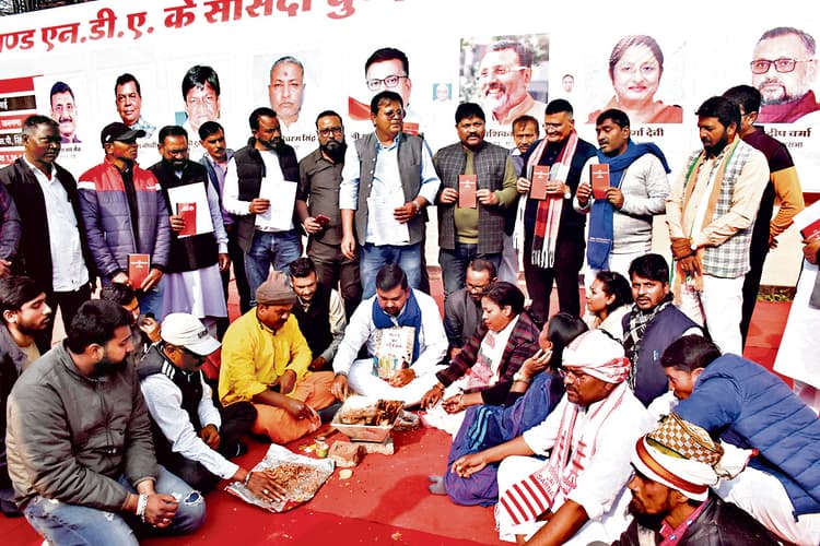 Political News : बकाया पर एनडीए सांसदों की चुप्पी तोड़ने के लिए कांग्रेस ने की सर्वधर्म प्रार्थना