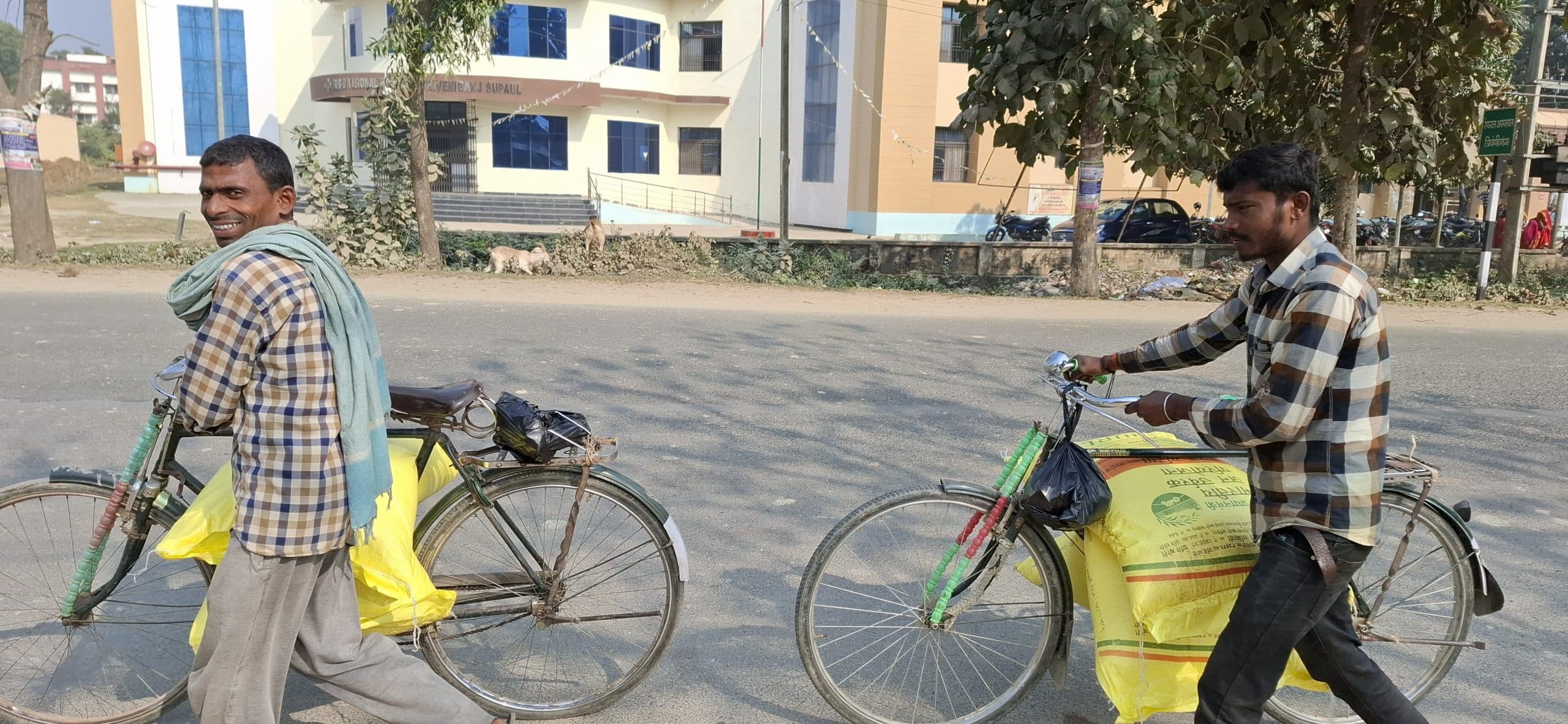 रबी फसल के पटवन के वक्त किसानों को आसानी से नहीं मिल रहा यूरिया व डीएपी, किसान परेशान