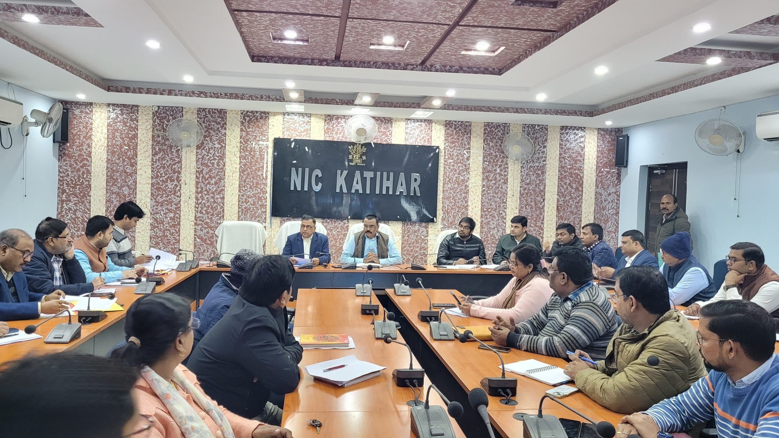 प्रशासन गांव की ओर का प्रभावी क्रियान्वयन सुनिश्चित करें: प्रभारी डीएम