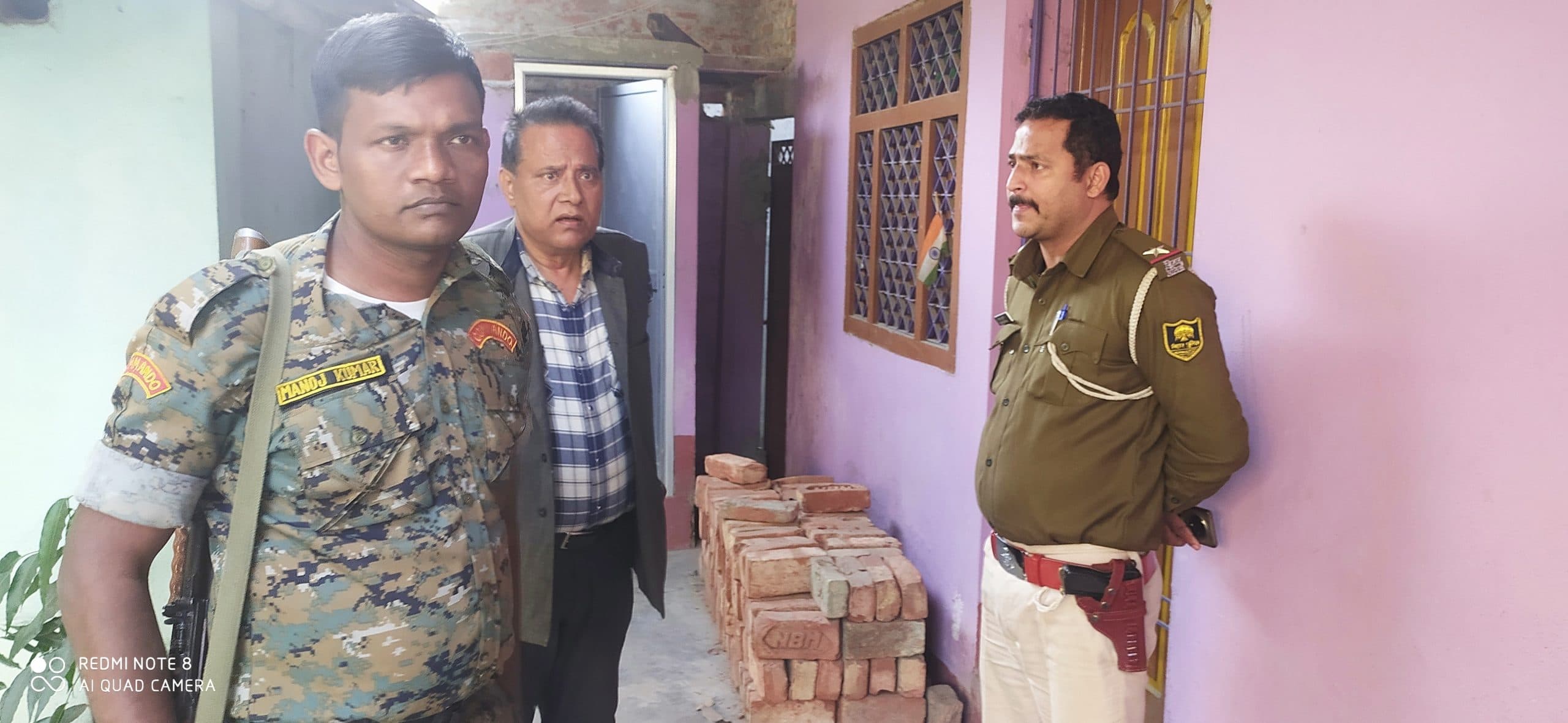 घर से नकद सहित दो लाख की चोरी