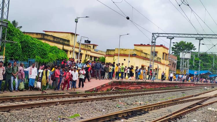 16,001 रजिस्टर्ड हैं प्रवासी मजदूर जबकि इससे दोगुनी दूसरे राज्यों में कर रहे हैं काम