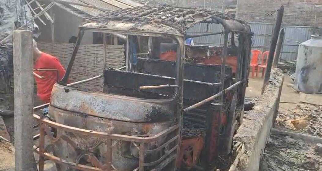 आग लगने से तीन घर जलकर राख