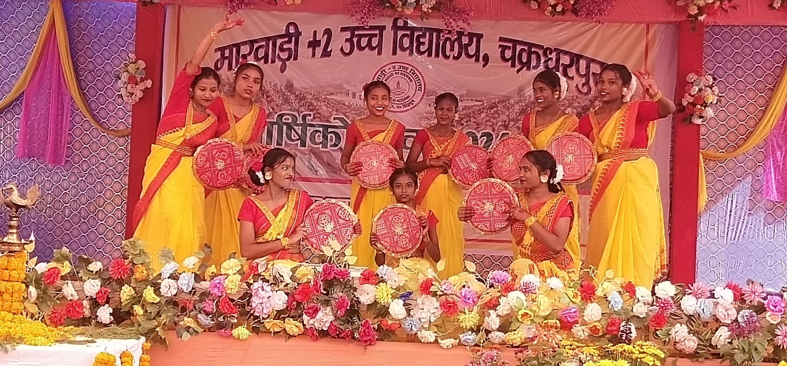 Chaibasa News : बच्चों के शारीरिक व मानसिक विकास के लिए खेलकूद जरूरी : सुखराम