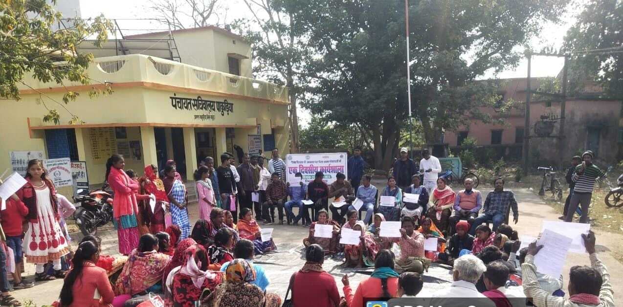 मुखियाओं व ग्राम प्रधानों को पेशा एक्ट की दी गयी जानकारी