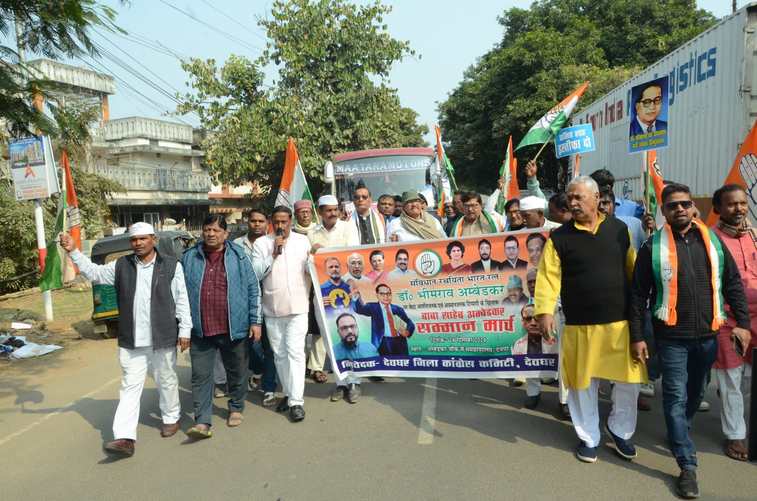 Deoghar News : कांग्रेसियों ने निकाला डॉ आंबेडकर सम्मान मार्च, सौंपा ज्ञापन