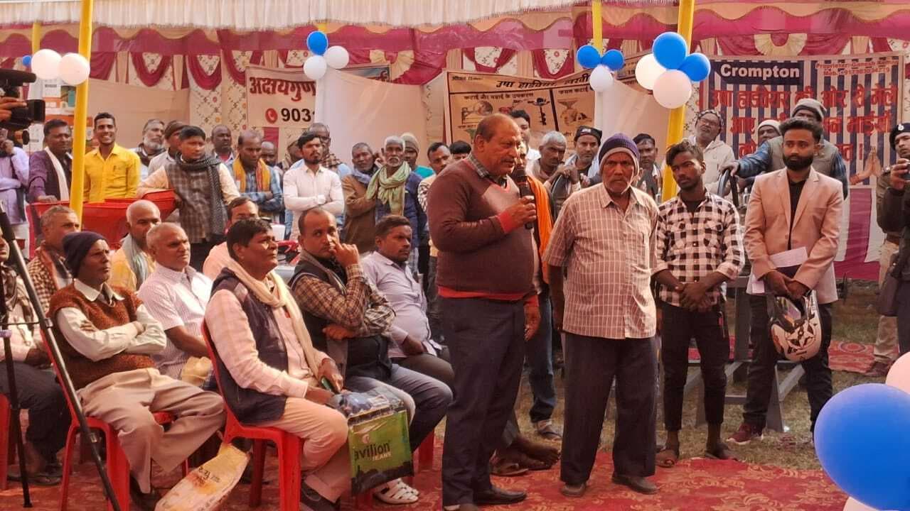 दूसरे दिन 12 लाख रुपये के बिके कृषि यंत्र