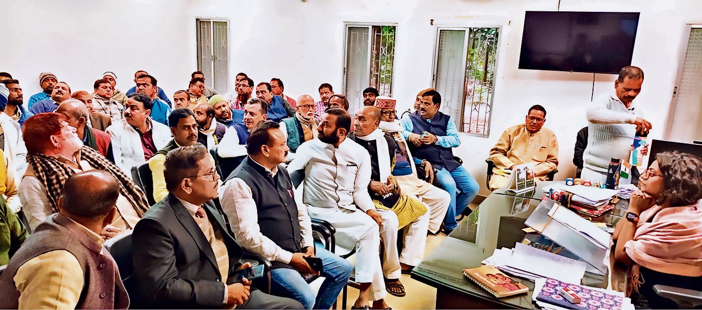 Gaya News : अंडरपास बंद हो या खुला रहे को लेकर बैठक में हुआ हंगामा