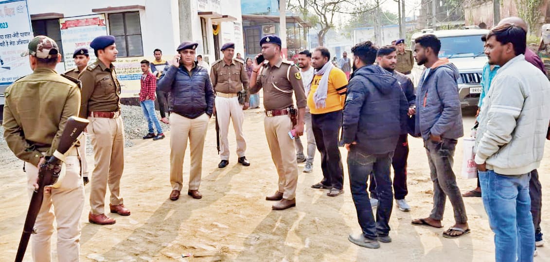 Chhapra News : रिविलगंज में सिपाही की हत्या कर शव को रेलवे ट्रैक पर फेंका, जांच में जुटी पुलिस