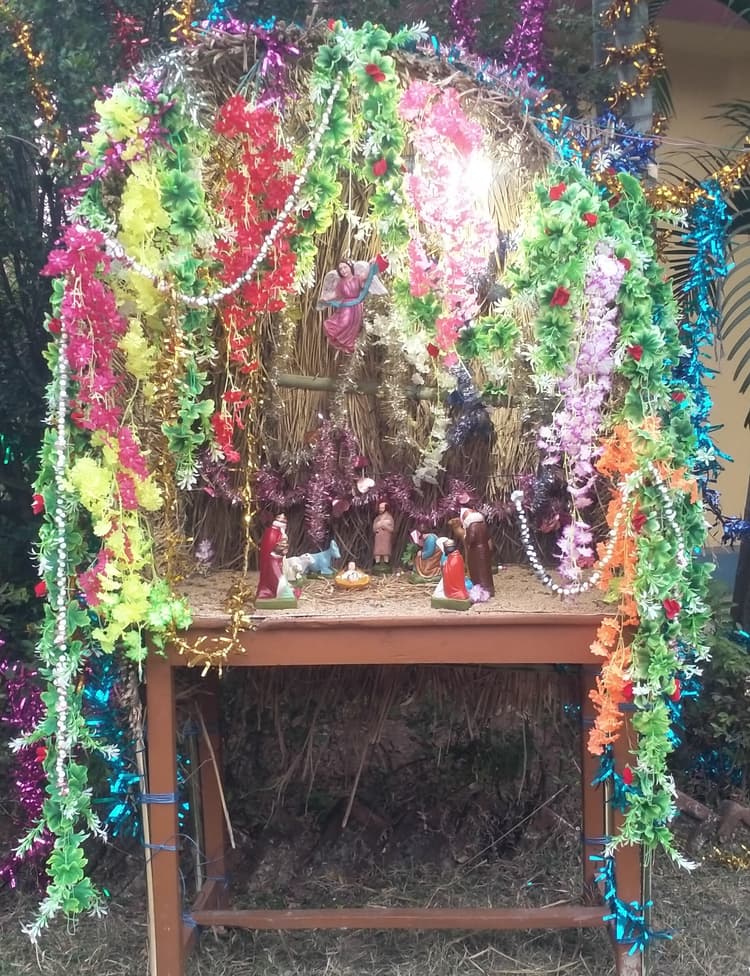 Giridih News: प्रभु यीशु ने दुनिया को प्रेम, दया, क्षमा व शांति का दिया संदेश