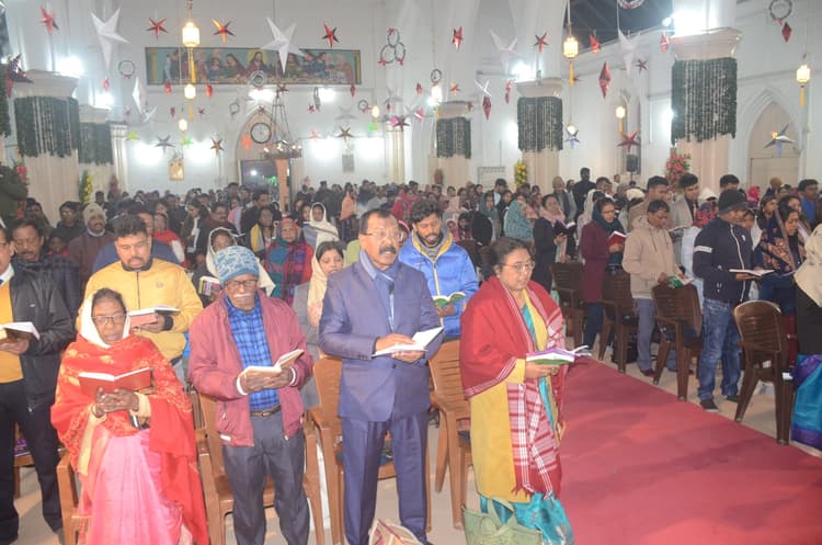 Ranchi News : प्रभु यीशु का जन्म प्रेम,आशा और परिवर्तन का संदेश है :बिशप