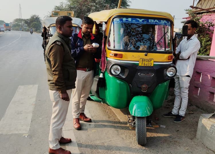 अपराध अवैध पार्किंग व हेलमेट नहीं पहनने के, पौने तीन लाख का जुर्माना