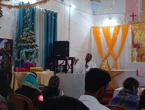 क्रिसमस के उत्सव में डूबा पूर्णिया, उत्साह के बीच मना प्रभु यीशु के जन्म का जश्न