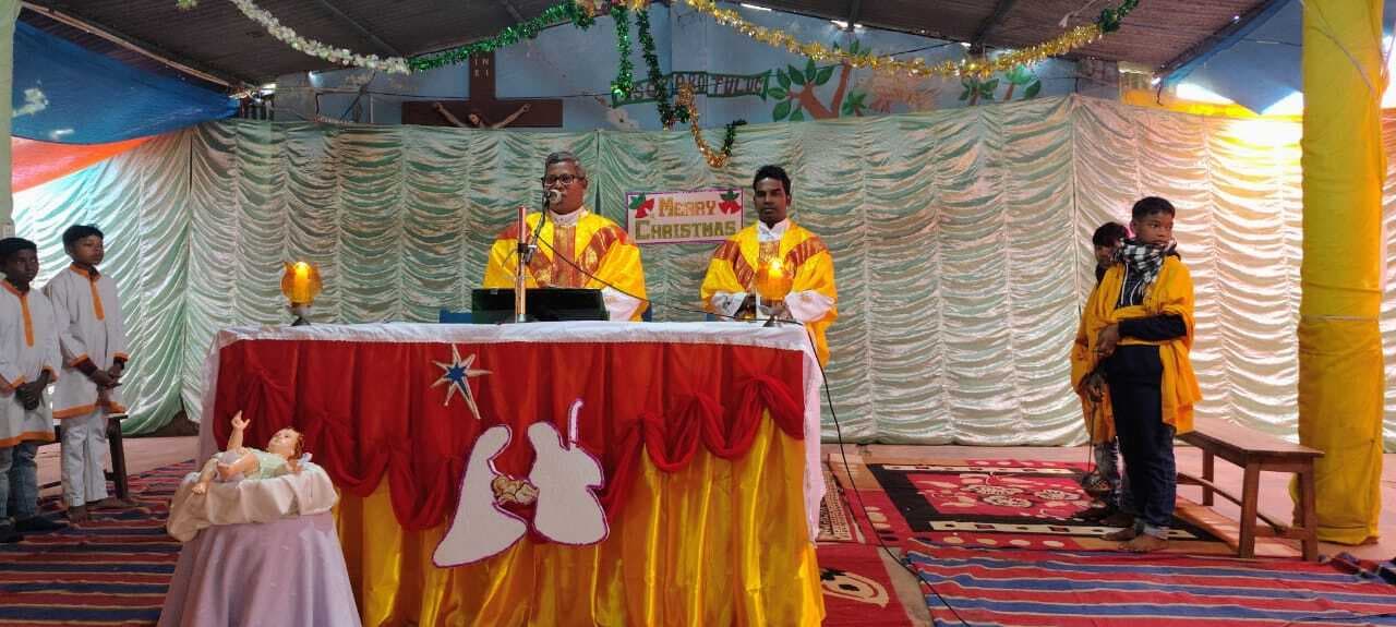 मसीही समुदाय ने कैरोल गाकर मनाया क्रिसमस पर्व