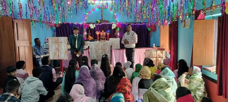 लिट्टीपाड़ा में क्रिसमस पर प्रभु यीशु की हुई प्रार्थना