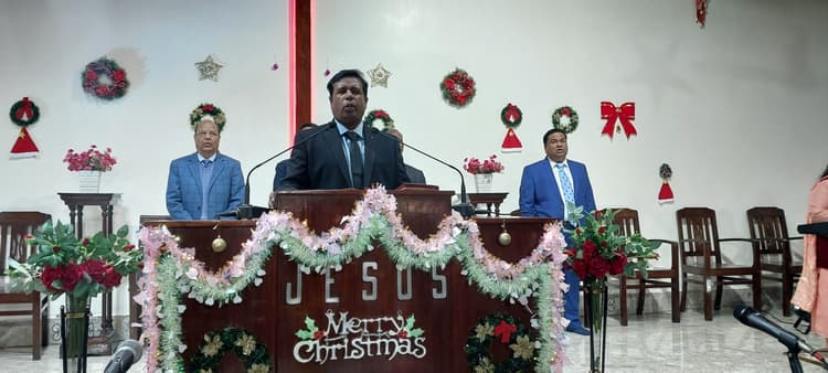 बेथेल मिशन व कैथोलिक चर्च में प्रभु यीशु के जन्मदिन पर प्रार्थना सभा में उमड़ी भीड़