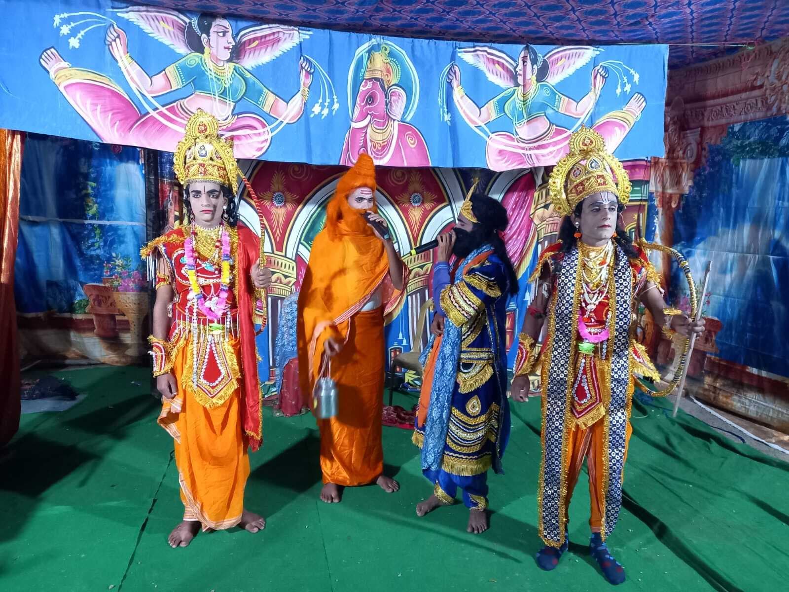 रामलीला महोत्सव में उमड़ रही श्रद्धालुओं की भीड़