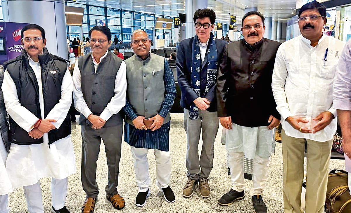 Political news : कांग्रेस विस्तारित कार्यसमिति की बैठक में हिस्सा लेने कमलेश और प्रदीप बेलगाम गये