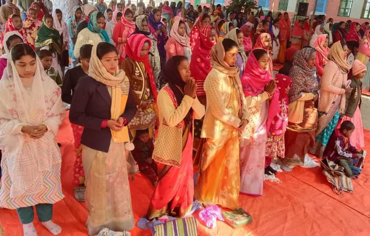 प्रभु यीशु ने विश्व को दिया शांति व प्रेम का संदेश : फादर