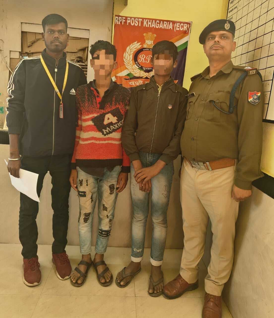 स्टेशन पर घूम रहे दो नाबालिग चाइल्ड लाइन के हवाले