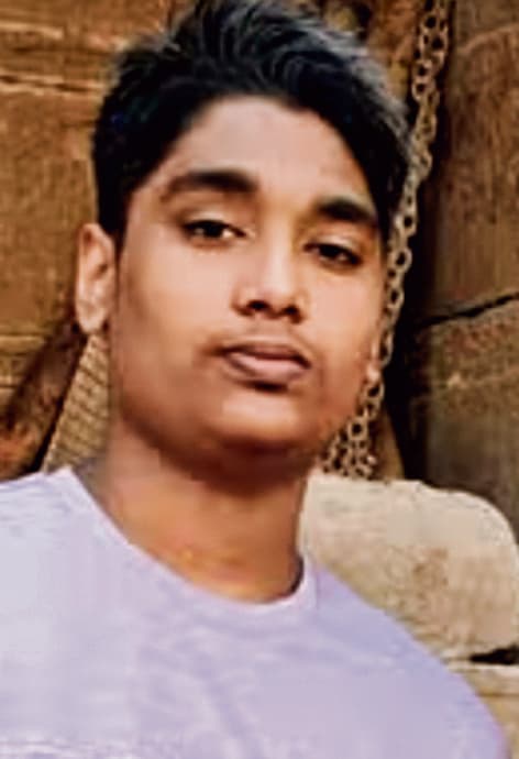 Chhapra News : पिस्टल में फंसी गोली निकालने में छपरा के रिशु के गर्दन में लगी थी गोली, दोस्त गिरफ्तार