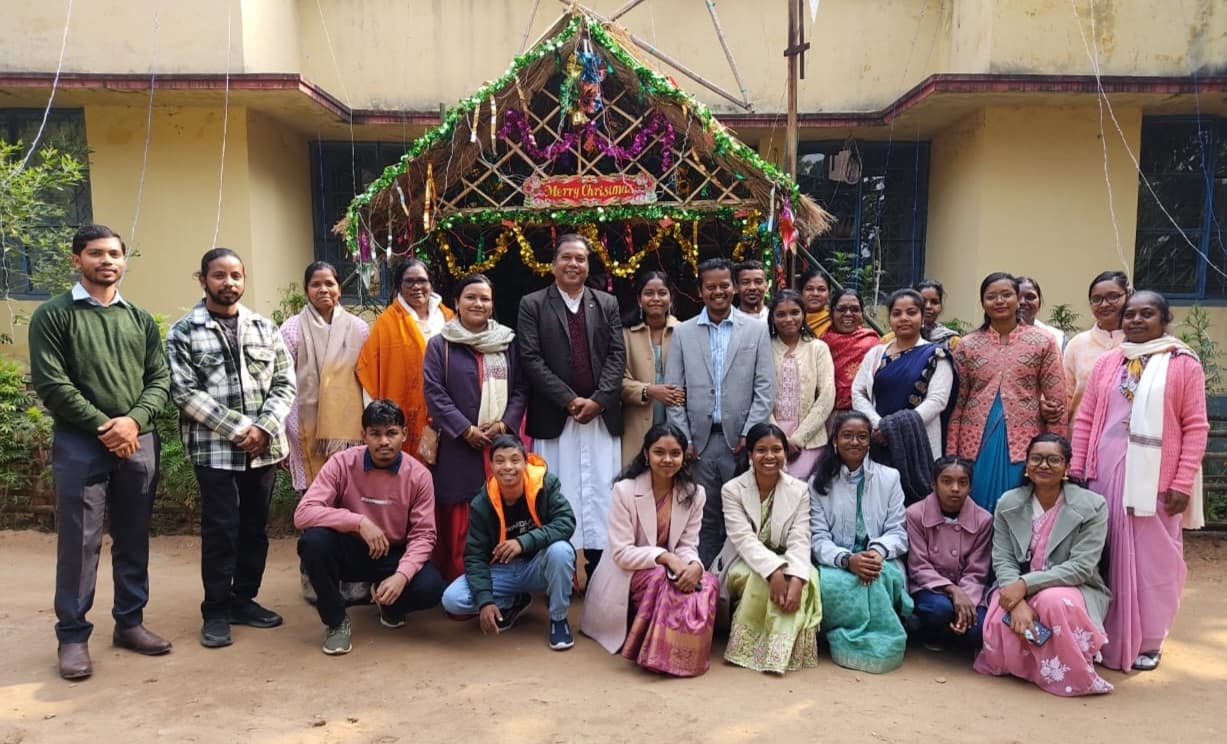 Merry Christmas: प्रभु यीशु के जन्मोत्सव पर गिरजाघरों में हुई प्रार्थना सभा