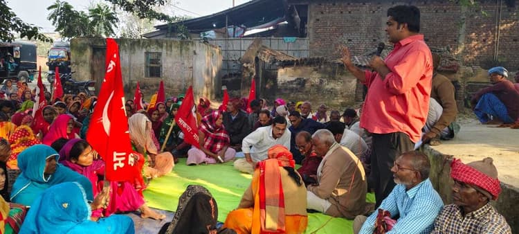 विभिन्न मांगों को लेकर माले व खेग्रामस कार्यकर्ताओं ने किया प्रदर्शन