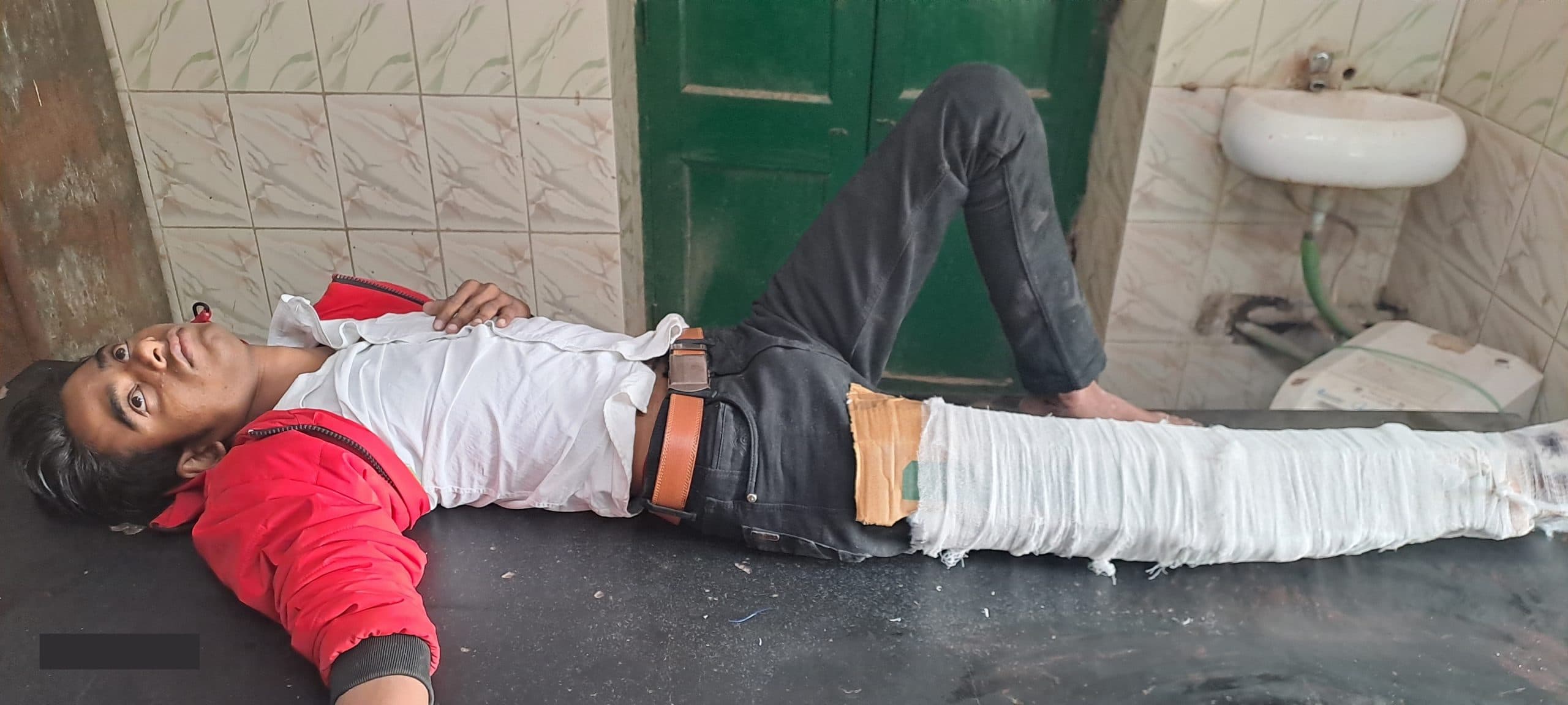 बुलेट ने बाइक चालक को मारी ठोकर, दो युवक घायल