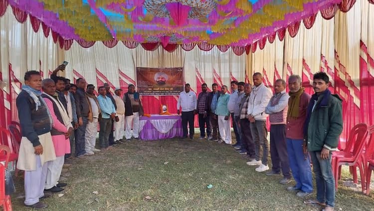 विश्वकर्मा समाज ने एकत्रित होकर दिखायी एकजुटता