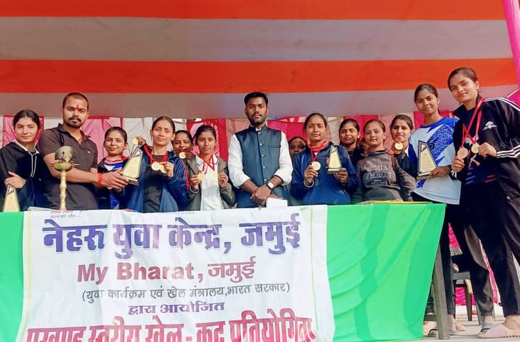 फुटबॉल मैच में रेडिट एकेडमी टीम विजयी