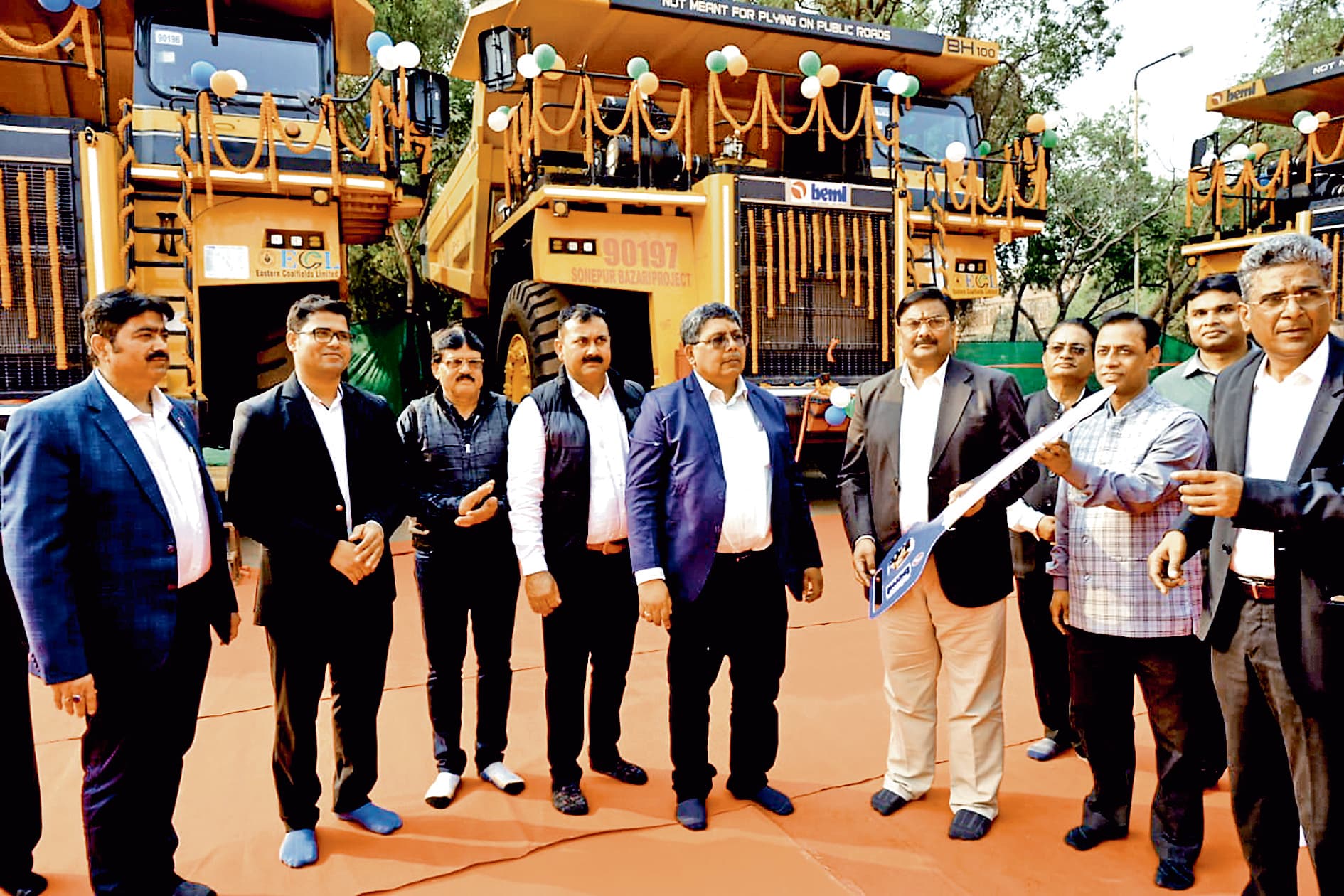 अंडाल : इसीएल के सोनपुर बाजारी में लाये गये पांच बीइएमएल डंपर