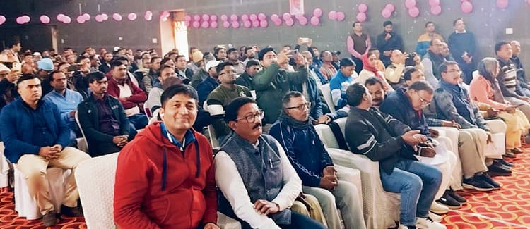 Gopalganj News : नियमों का पालन करते हुए बच्चों की खेल प्रतिभा को तराशें शिक्षक : डीएम