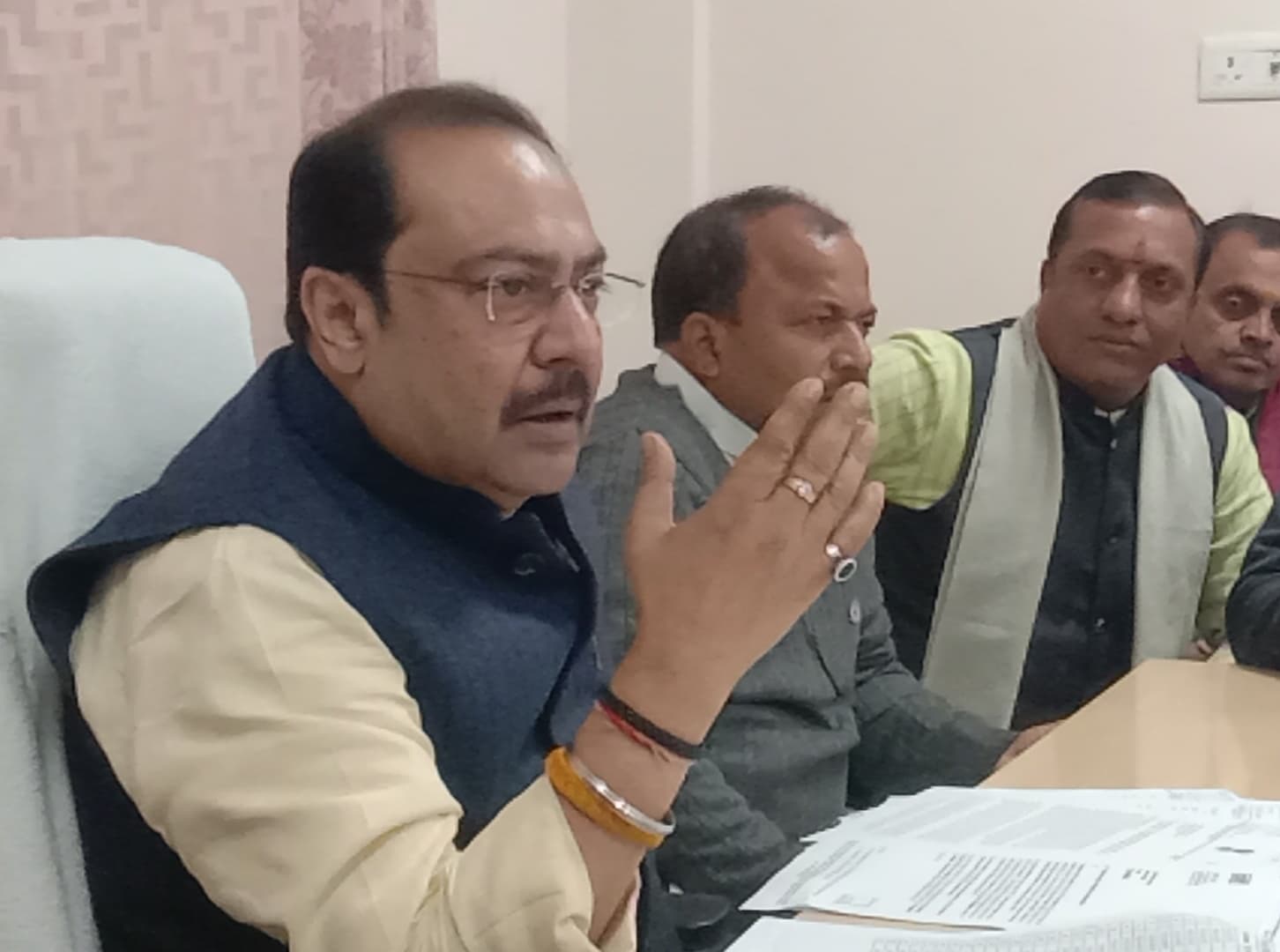 जिले में 300 इंट्री प्वाइंटों पर लगाये जायेंगे सीसीटीवी : विवेक ठाकुर