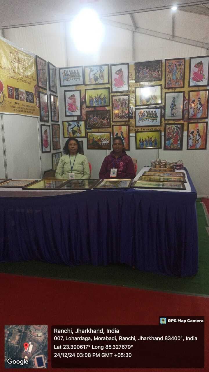 सुचित्रा की सोहराई व कोहबर कलाकृति का लोग कर रहे हैं पसंद