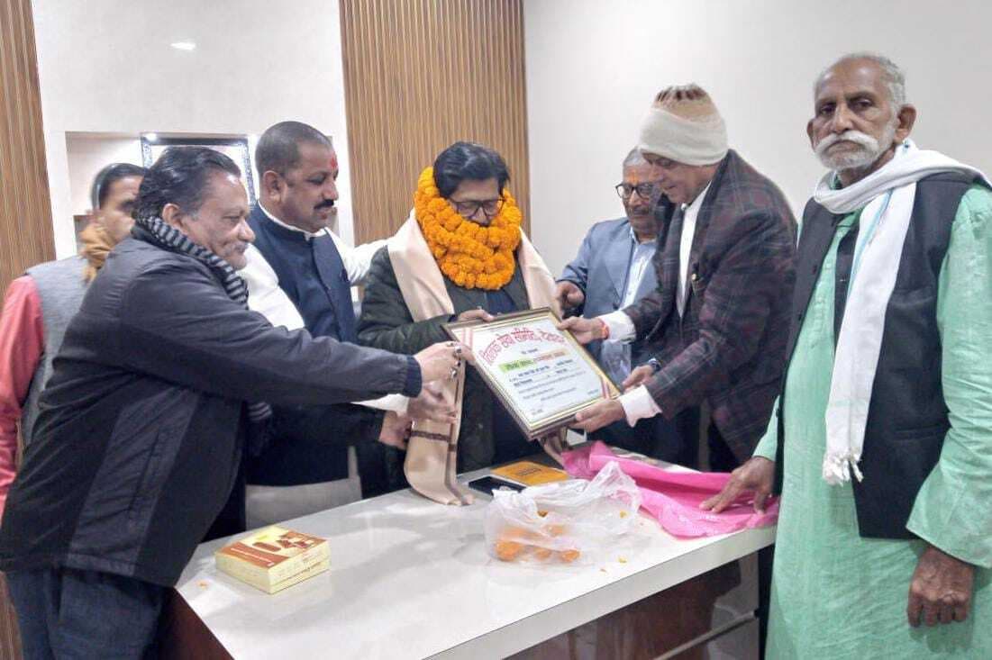 तिलक सेवा समिति ने सारठ विधायक को किया सम्मानित