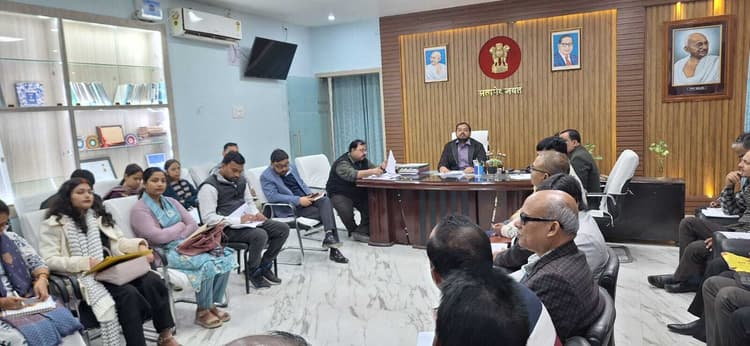 राजस्व संग्रहण कार्य में तेजी लाने का दिया निर्देश