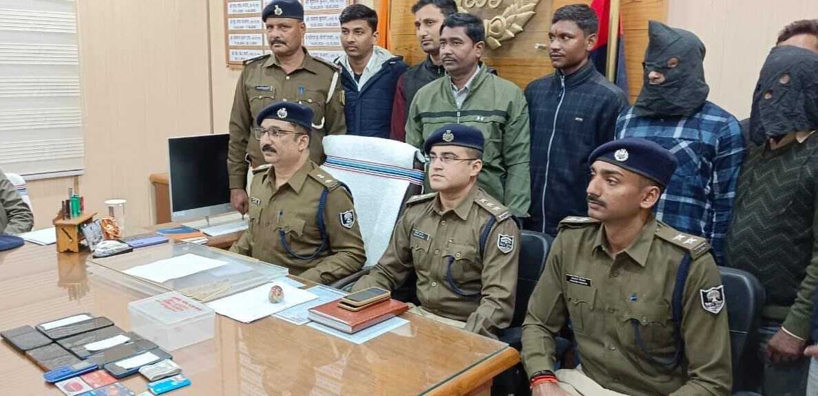 यात्रियों से लूटपाट करने वाले गिरोह के तीन अपराधी गिरफ्तार