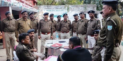 एसडीपीओ ने पथरगामा थाना का किया निरीक्षण