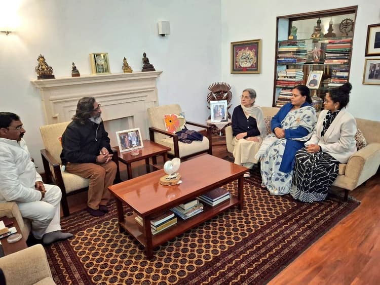 POlitical News : मनमोहन सिंह को आर्थिक सुधारों का जनक बताया