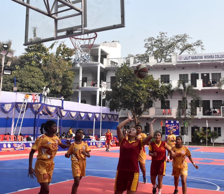 बास्केटबॉल चैंपियनशिप के छह मुकाबले में पांच टीमें क्वार्टर फाइनल में पहुंची