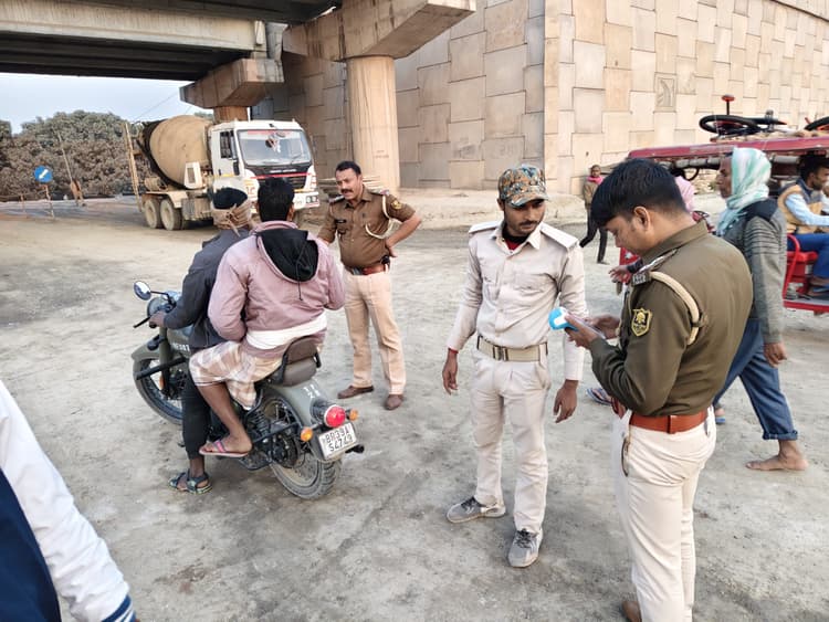 मनिहारी पुलिस ने वाहन चेकिंग अभियान में 25 हजार वसूला जुर्माना