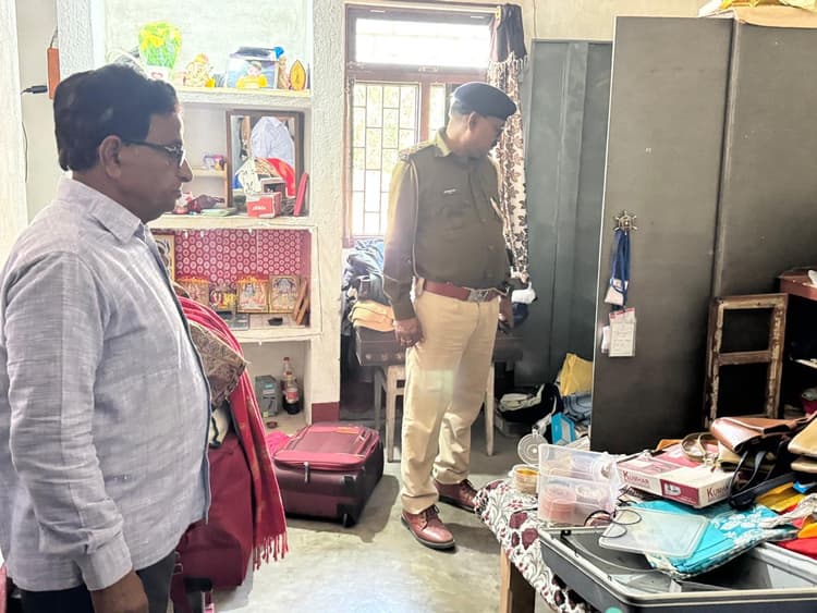 शिक्षक दंपती के घर में हुई चोरी